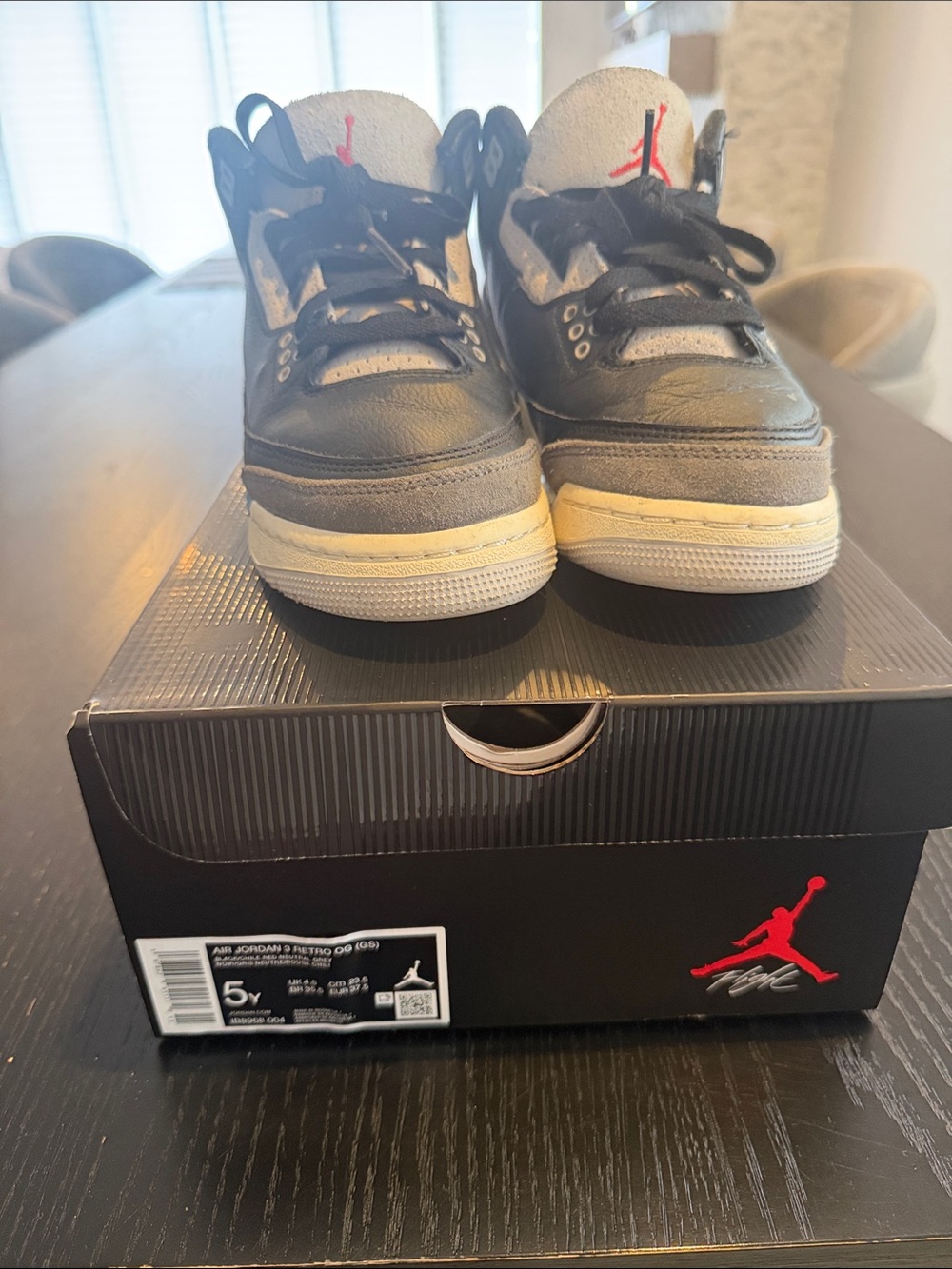 Air Jordan 3 retro OG Kids Black, White & Red Retro Style Sneakers